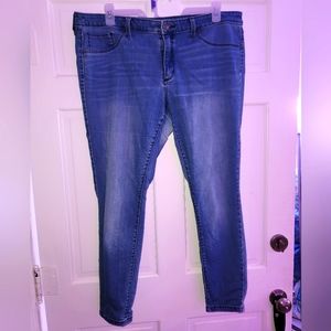 Universal Thread, size 18, jegging, well worn